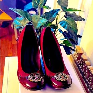 Tory Burch  Burgundy Plumps with Gold Accent. In excellent used condition.